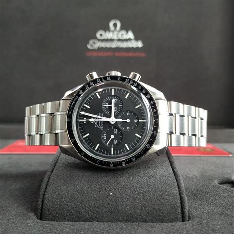 omega speedmaster moonwatch service cost.